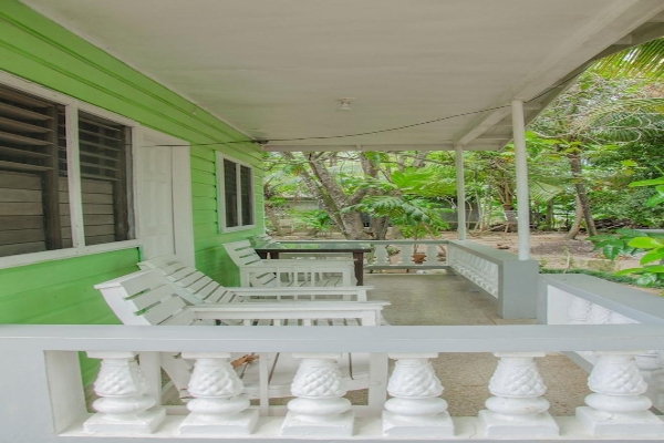 Hotel Roots Bamboo Beach Resort (Whitehall)